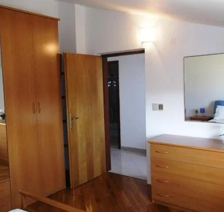 Villa Maras With Yard, 400 M To The