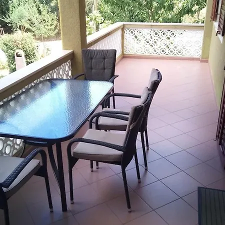 Maras With Yard, 400 M To The Villa *