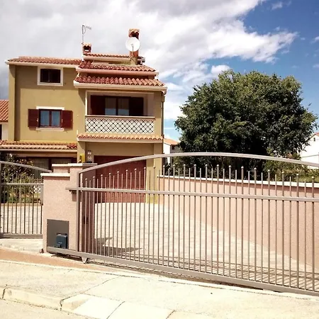 Maras With Yard, 400 M To The Villa