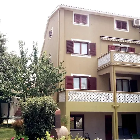 Maras With Yard, 400 M To The Villa