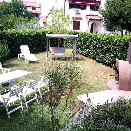 Maras With Yard, 400 M To The Villa *