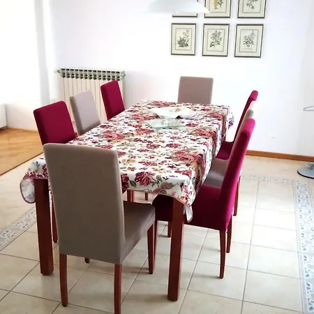 Villa Maras With Yard, 400 M To The Pula