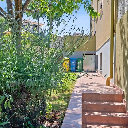 Vila Maras With Yard, 400 M To The