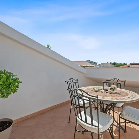 Maras With Yard, 400 M To The Villa *