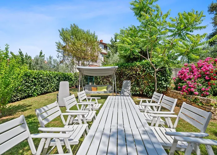 Vila Maras With Yard, 400 M To The Pula