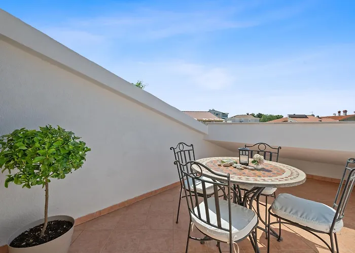 Maras With Yard, 400 M To The Vila *