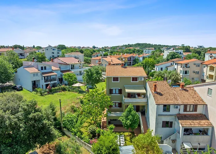 Vila Maras With Yard, 400 M To The *