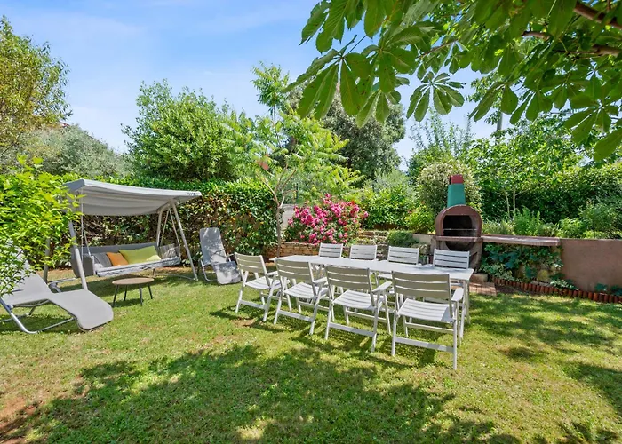 Maras With Yard, 400 M To The Vila *