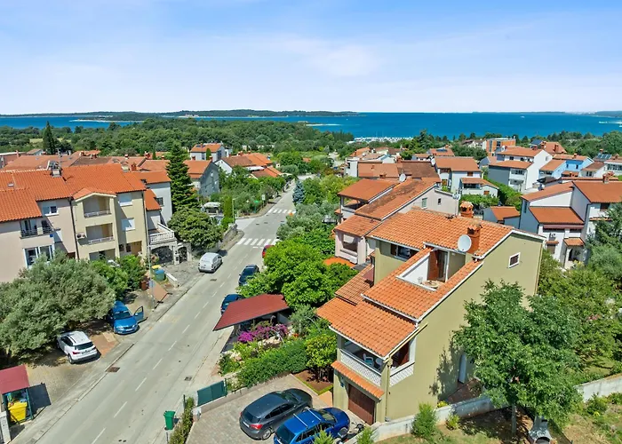 Maras With Yard, 400 M To The Vila Pula