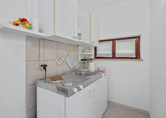 Vila Maras With Yard, 400 M To The