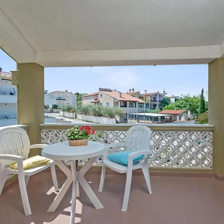 Villa Maras With Yard, 400 M To The Pula