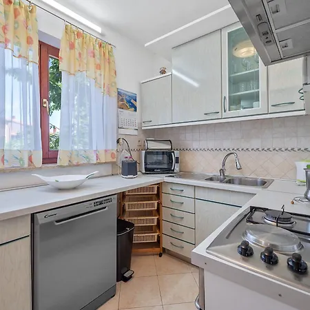 Villa Maras With Yard, 400 M To The Pula