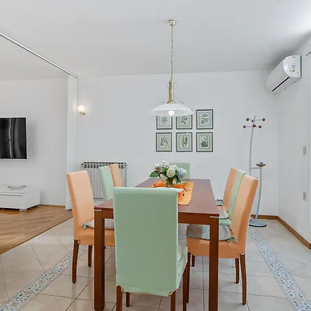 Villa Maras With Yard, 400 M To The