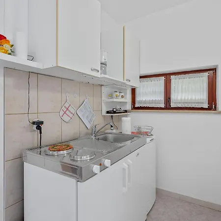 Villa Maras With Yard, 400 M To The