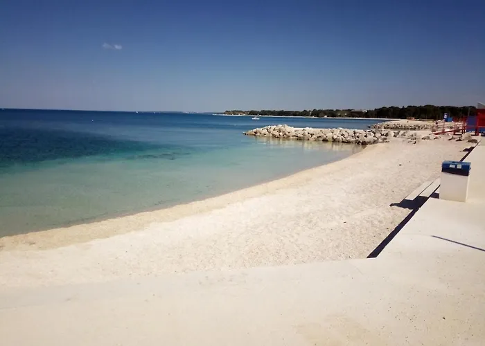 Villa Maras With Yard, 400 M To The *