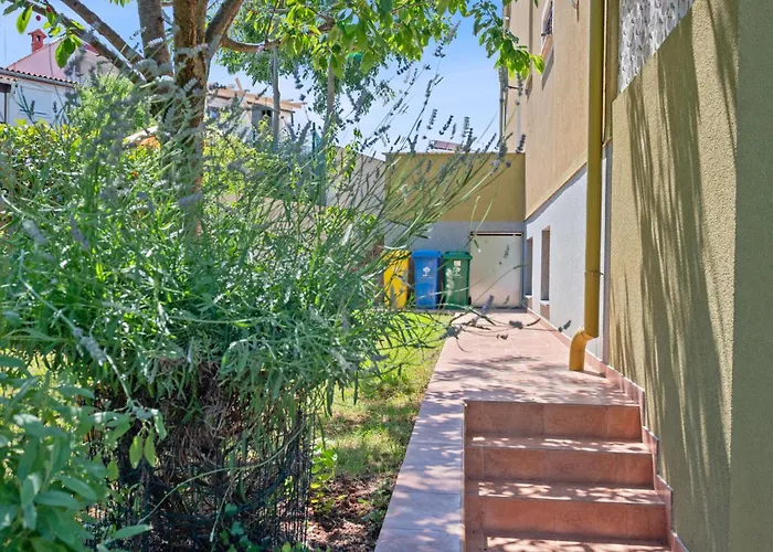 Villa Maras With Yard, 400 M To The