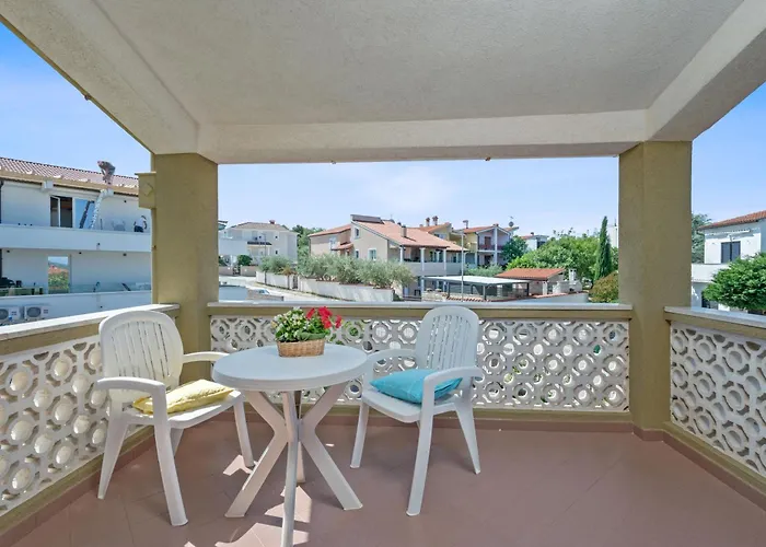 Villa Maras With Yard, 400 M To The Pula