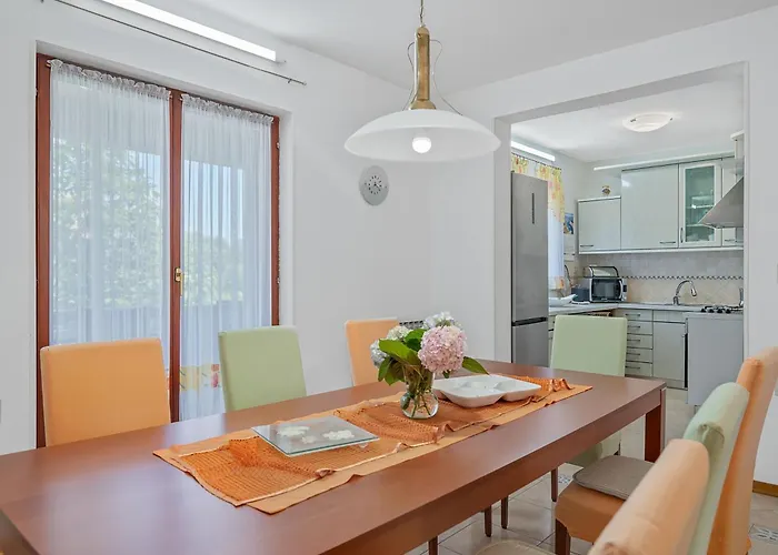 Villa Maras With Yard, 400 M To The