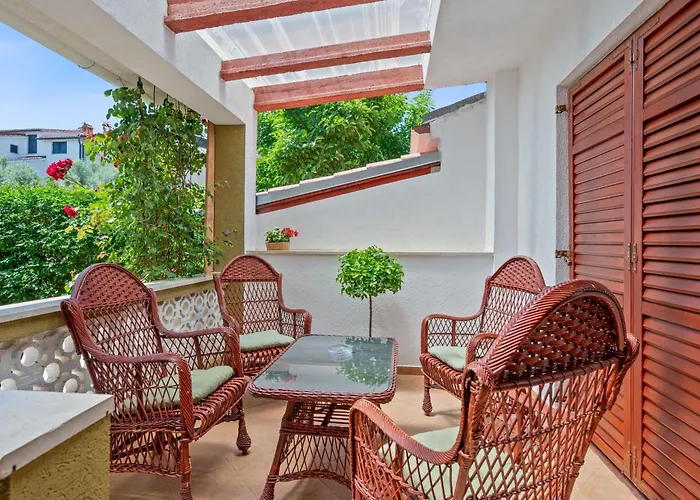 Maras With Yard, 400 M To The Villa