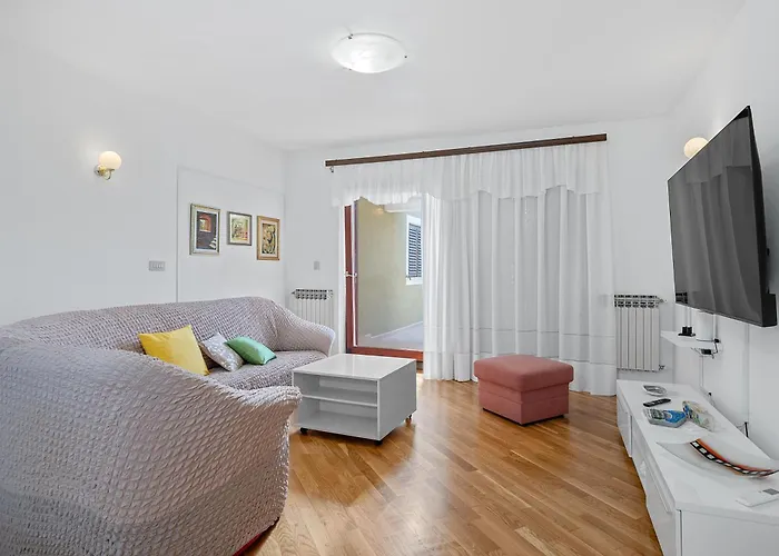 Maras With Yard, 400 M To The Villa *