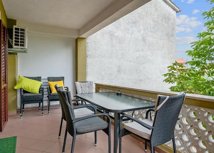 Maras With Yard, 400 M To The *