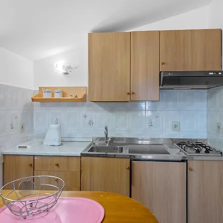 Villa Maras With Yard, 400 M To The *