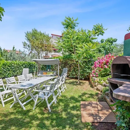 Villa Maras With Yard, 400 M To The *